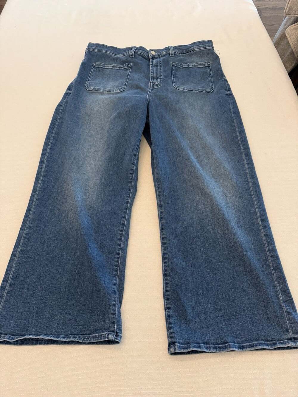 7 For All Mankind Cropped Alexa Patch Pocket Ultra High Rise Size 34